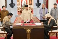 Presiden RI Prabowo Subianto menggaet investor Qatar dalam penandatangan kesepakatan atau MoU investasi pembangunan 1 juta rumah untuk rakyat. (Facebook.com @Setkab RI)

