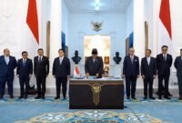 Presiden RI Prabowo Subianto menandatangani Keppres Pengangkatan Dewan Pengawas dan Badan Pelaksana dari Badan Pengelola (BP) Investasi Danantara. (Dok. Tim Media Prabowo)