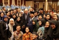 Presiden Prabowo Subianto bersama Presiden Turki Recep Tayyip Erdogan menyapa para pelajar Indonesia di Turki. (Dok. Tim Media Prabowo)

