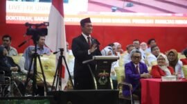 MENTERI Pertanian Andi Amran berbicara dalam acara wisuda Universitas Hasanuddin Makassar. (Dok. Kementan)