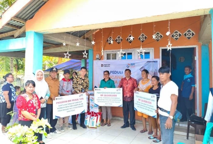 BRI bergerak cepat salurkan bantuan untuk korban gempa di Poso! Bantuan ini wujud kepedulian BRI agar masyarakat terdampak dapat segera pulih. (Dok. BRI)