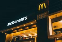 Aktivis Swadeshi Jagran Manch membagikan brosur boikot produk AS di pusat kota New Delhi. (Pexels.com /Robi Pastores)