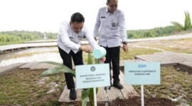 Melalui kolaborasi dengan Kemenimipas, BRI hadir dengan program BLK dan penanaman pohon kelapa untuk memberdayakan masyarakat. (Dok. BRI)